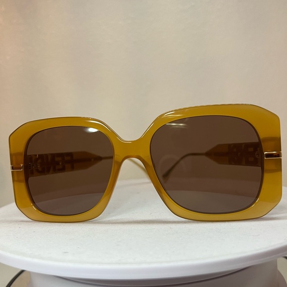 FENDI Sunglasses, NEW - Picture 4 of 9
